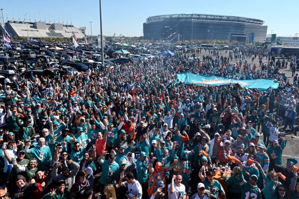 Dolphins fans: How to eat Houston's lunch - Axios Miami